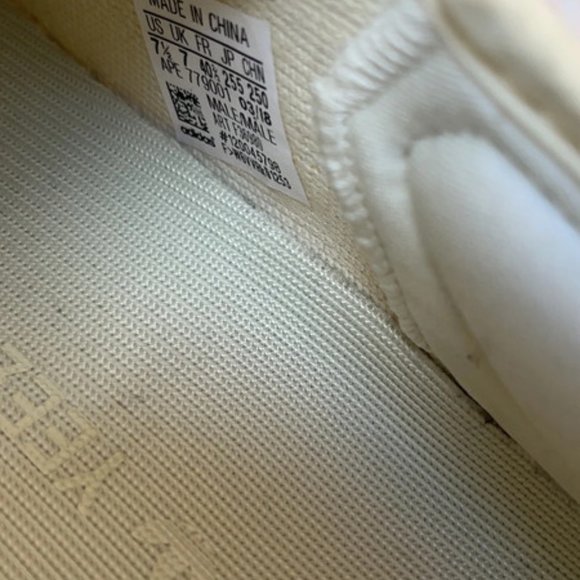 Yeezy 350 main image 9